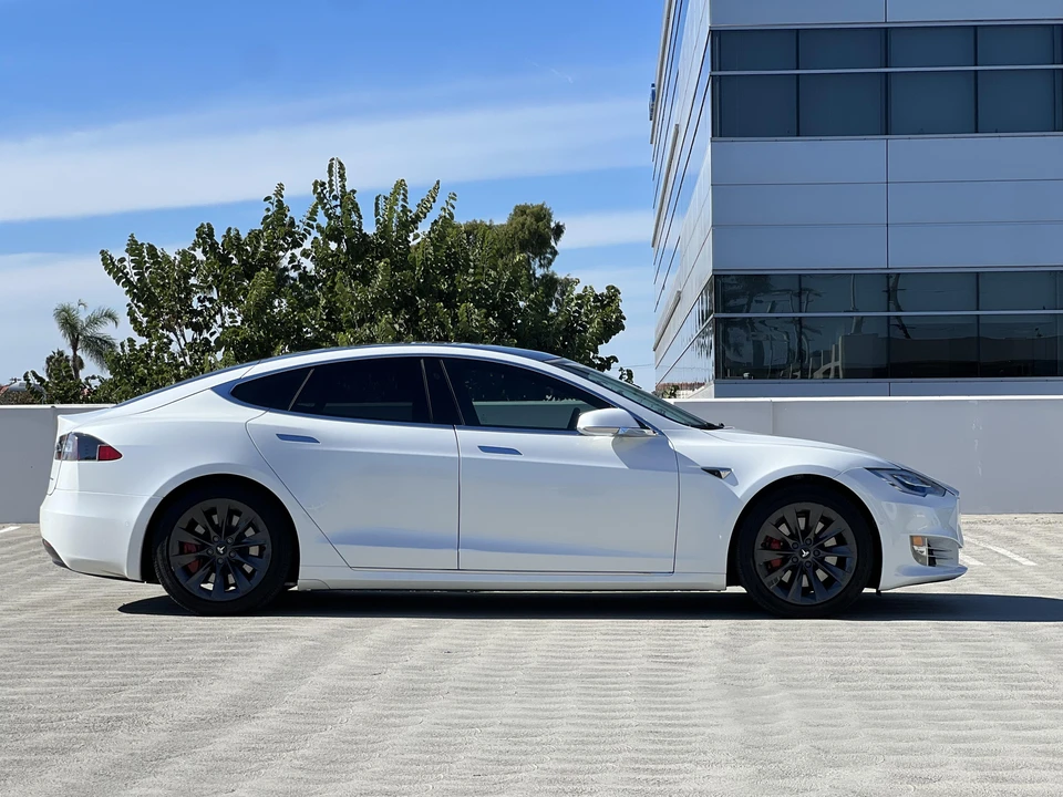 2020 Tesla Model S - Image 12 of 31