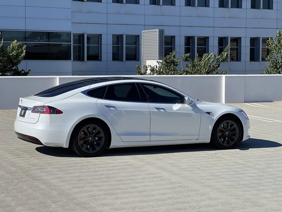 2020 Tesla Model S - Image 10 of 31