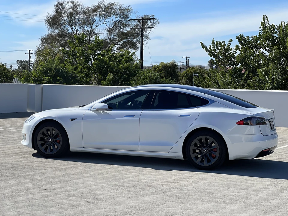2020 Tesla Model S - Image 8 of 31