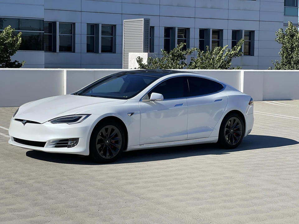 2020 Tesla Model S - Image 7 of 31