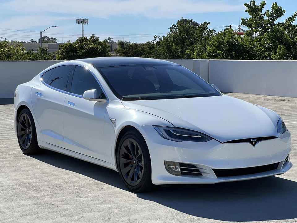2020 Tesla Model S - Image 15 of 31
