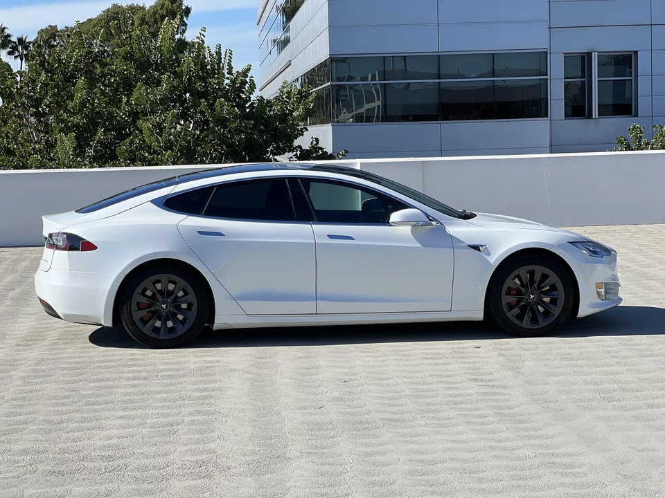 2020 Tesla Model S - Image 11 of 31