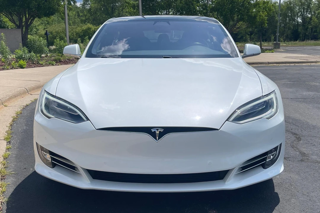 2020 Tesla Model S - Image 2 of 31