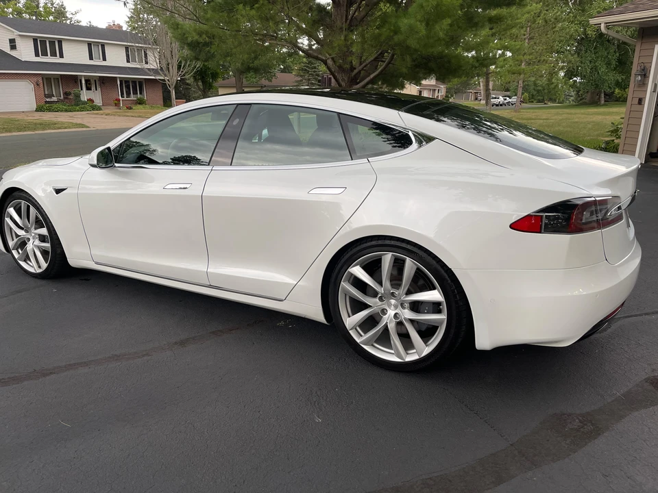 2020 Tesla Model S - Image 29 of 31