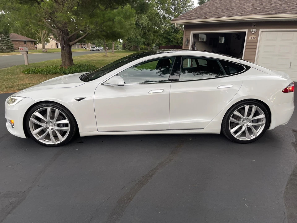 2020 Tesla Model S - Image 28 of 31