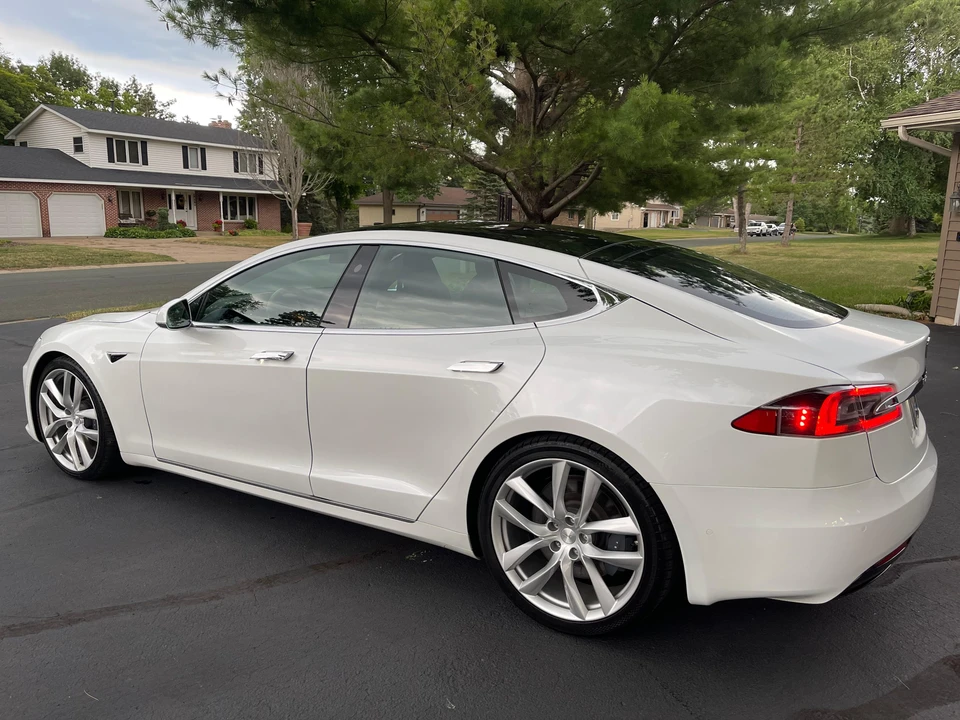 2020 Tesla Model S - Image 30 of 31