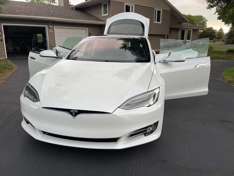 2020 Tesla Model S - Image 25 of 31