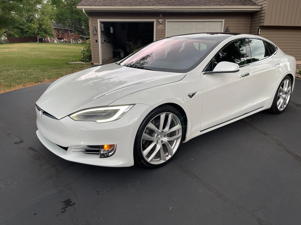 2020 Tesla Model S - Image 27 of 31