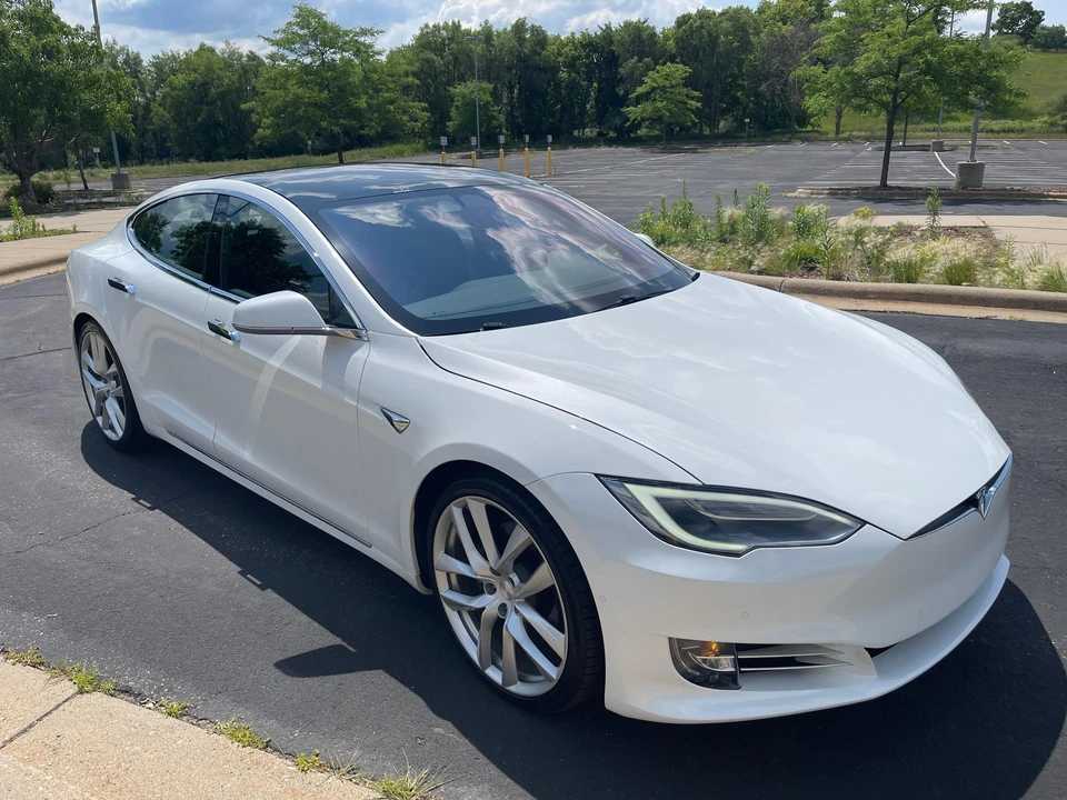 2020 Tesla Model S - Image 21 of 31