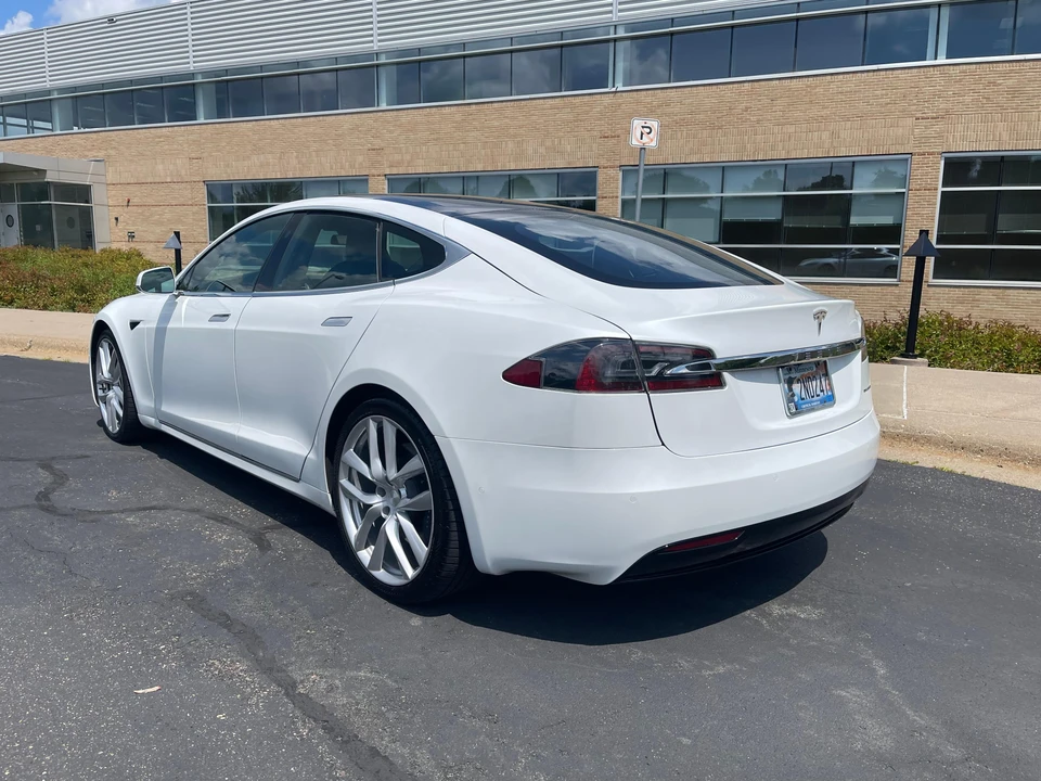 2020 Tesla Model S - Image 15 of 31