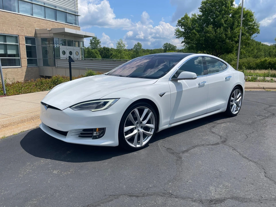 2020 Tesla Model S - Image 9 of 31