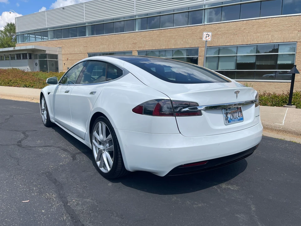 2020 Tesla Model S - Image 16 of 31