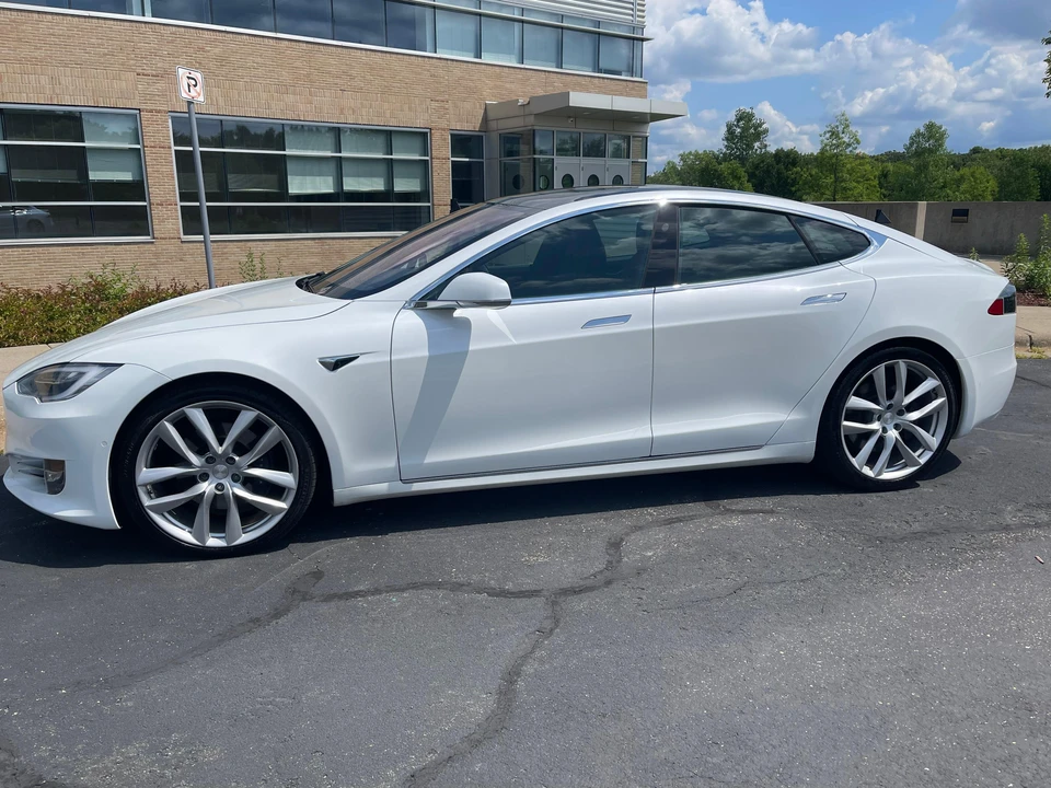 2020 Tesla Model S - Image 12 of 31