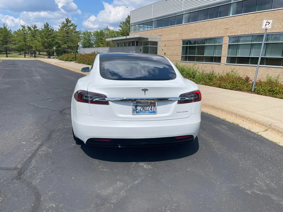 2020 Tesla Model S - Image 17 of 31