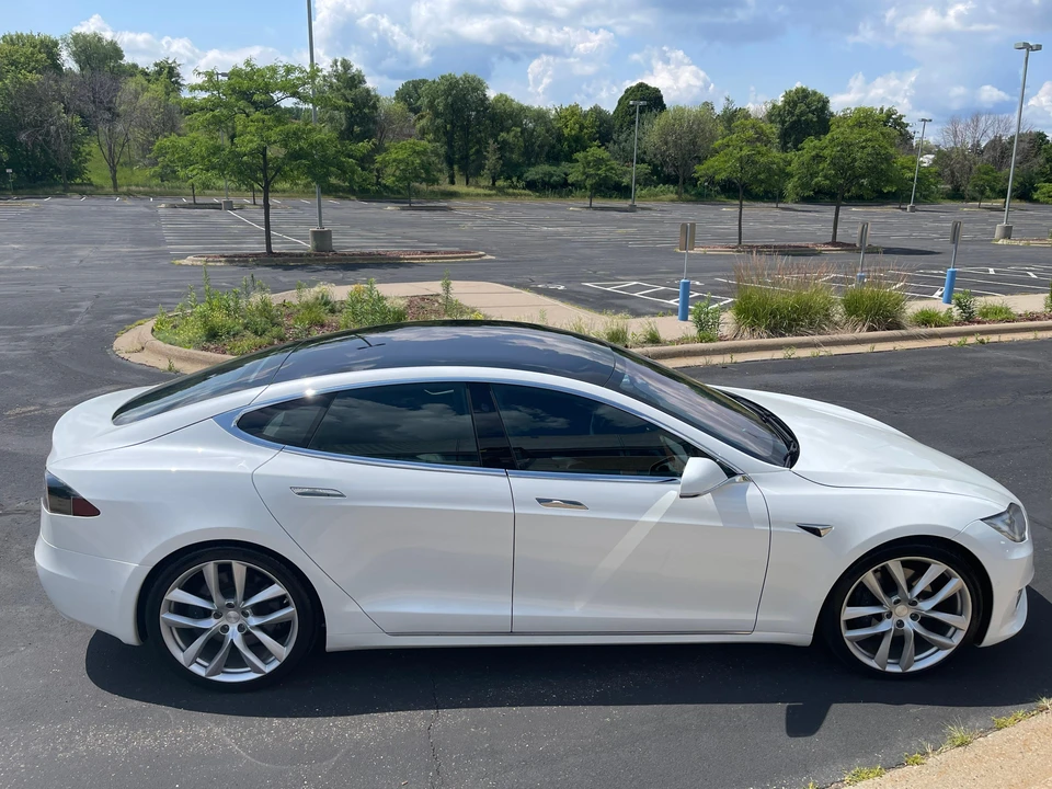 2020 Tesla Model S - Image 18 of 31