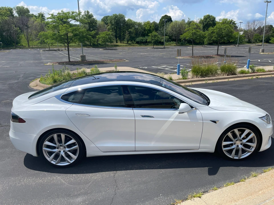 2020 Tesla Model S - Image 19 of 31