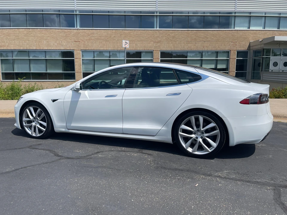 2020 Tesla Model S - Image 13 of 31