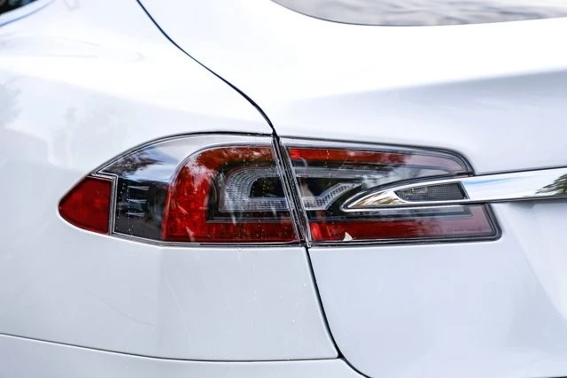 2020 Tesla Model S - Image 8 of 12
