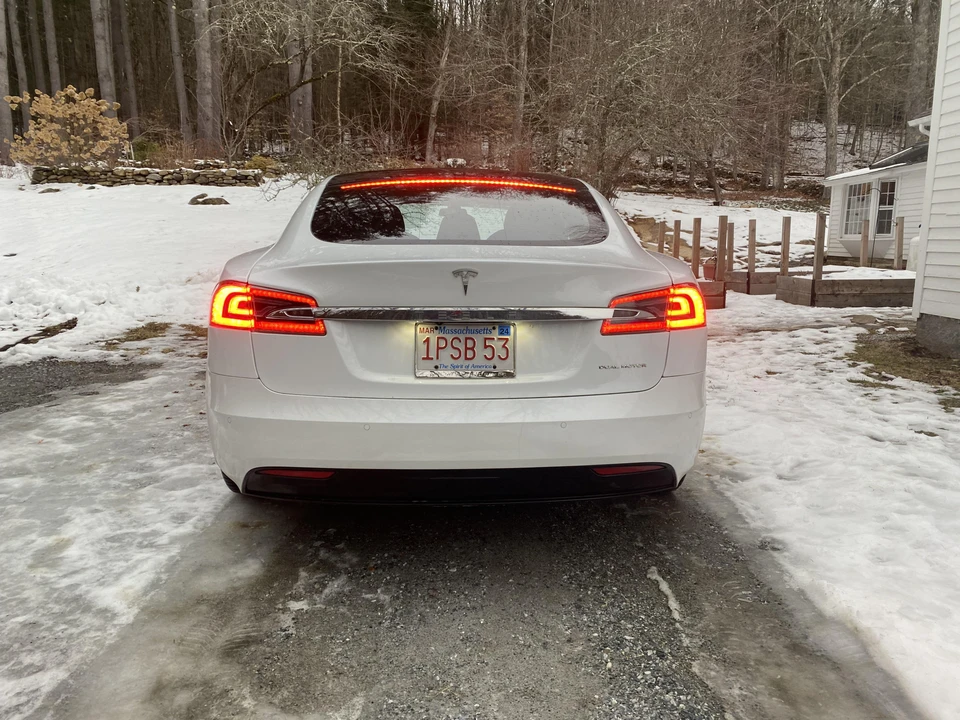 2020 Tesla Model S - Image 11 of 31