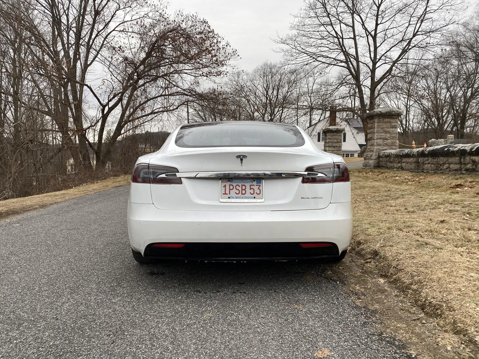 2020 Tesla Model S - Image 10 of 31