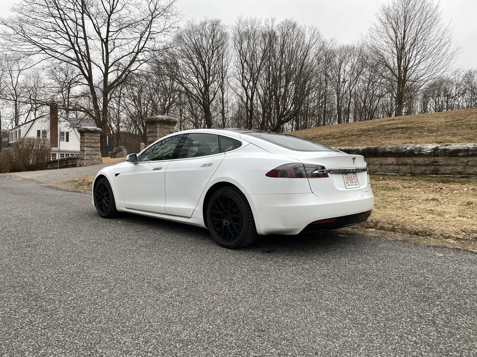 2020 Tesla Model S - Image 9 of 31