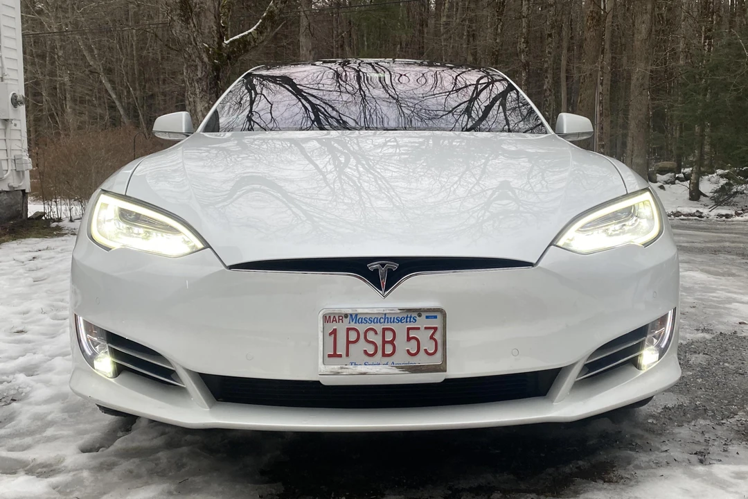 2020 Tesla Model S - Image 2 of 31
