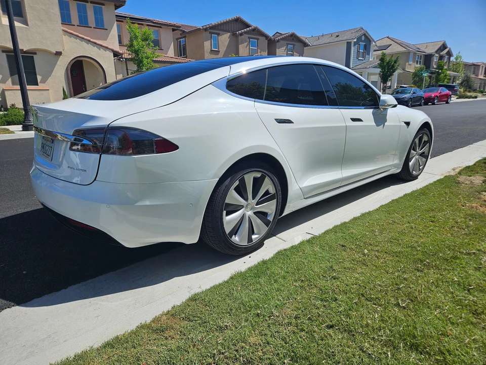 2020 Tesla Model S - Image 12 of 31