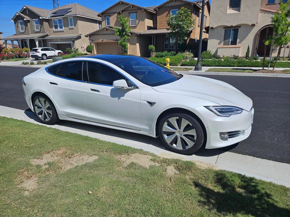 2020 Tesla Model S - Image 17 of 31