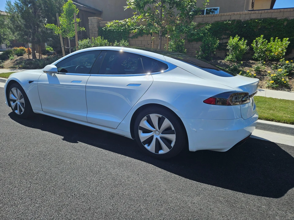 2020 Tesla Model S - Image 10 of 31