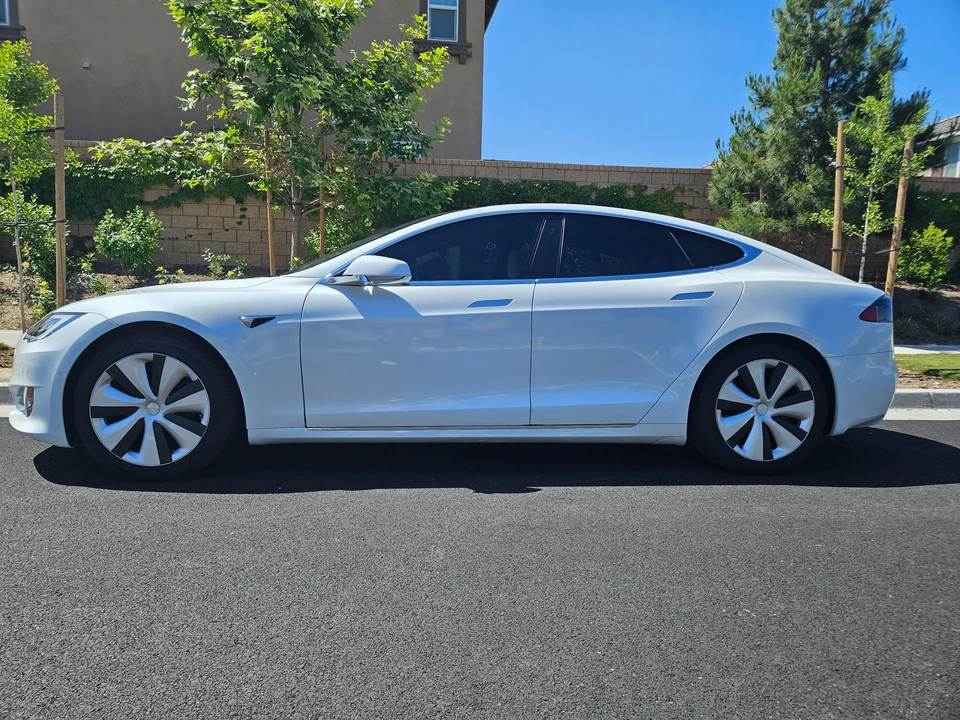 2020 Tesla Model S - Image 8 of 31