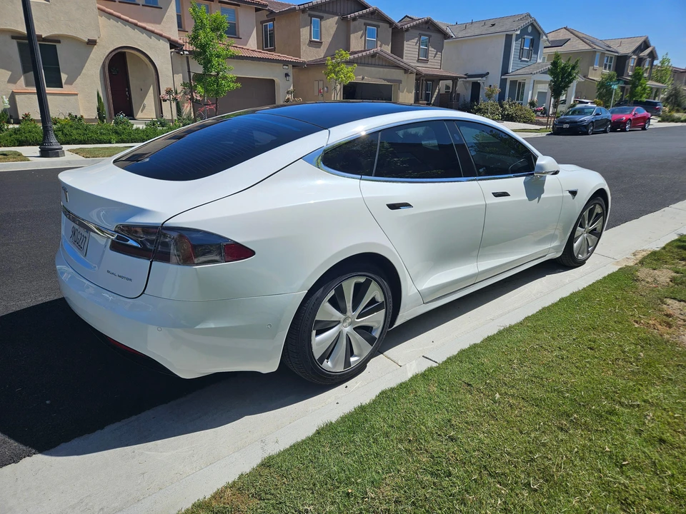 2020 Tesla Model S - Image 13 of 31