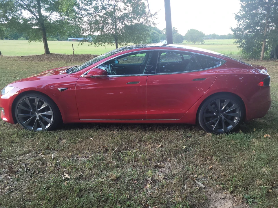 2020 Tesla Model S - Image 9 of 31