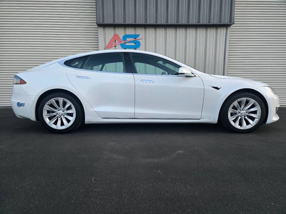 2020 Tesla Model S - Image 9 of 21