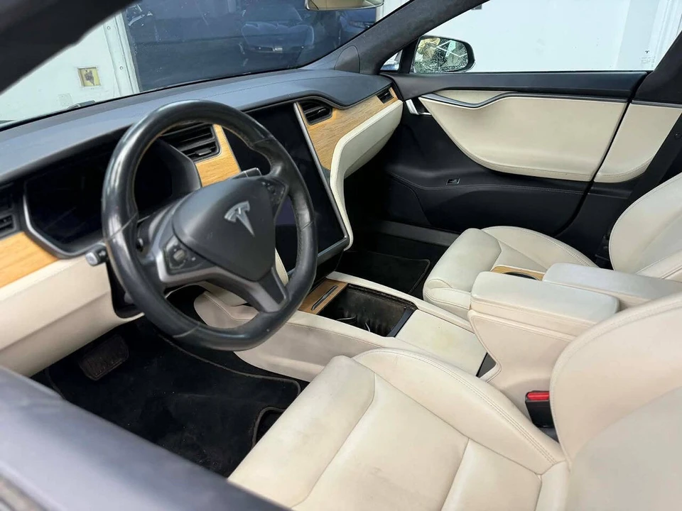 2020 Tesla Model S - Image 9 of 10