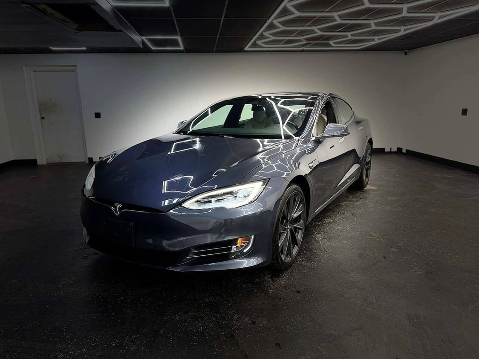 2020 Tesla Model S - Image 2 of 10