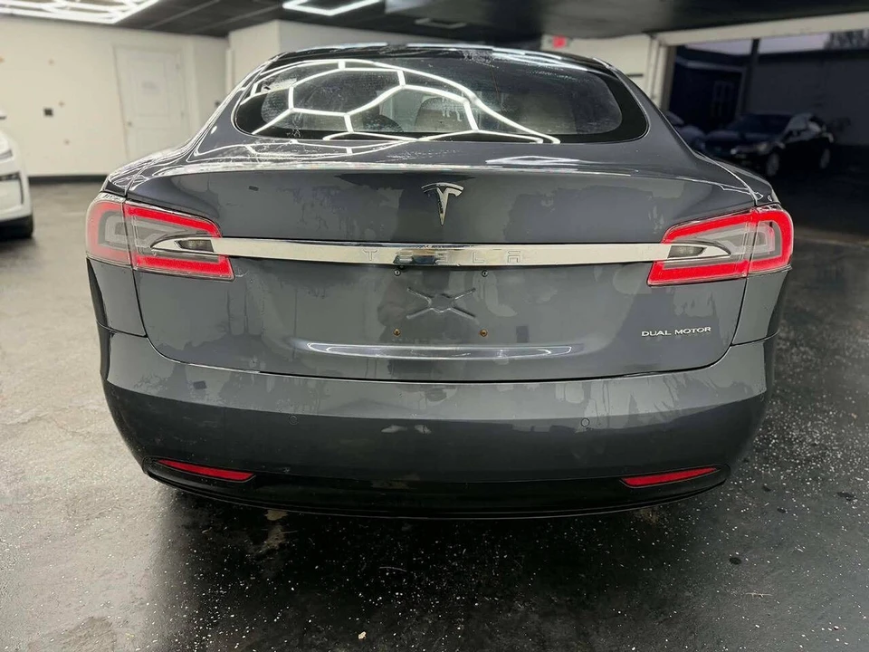 2020 Tesla Model S - Image 6 of 10