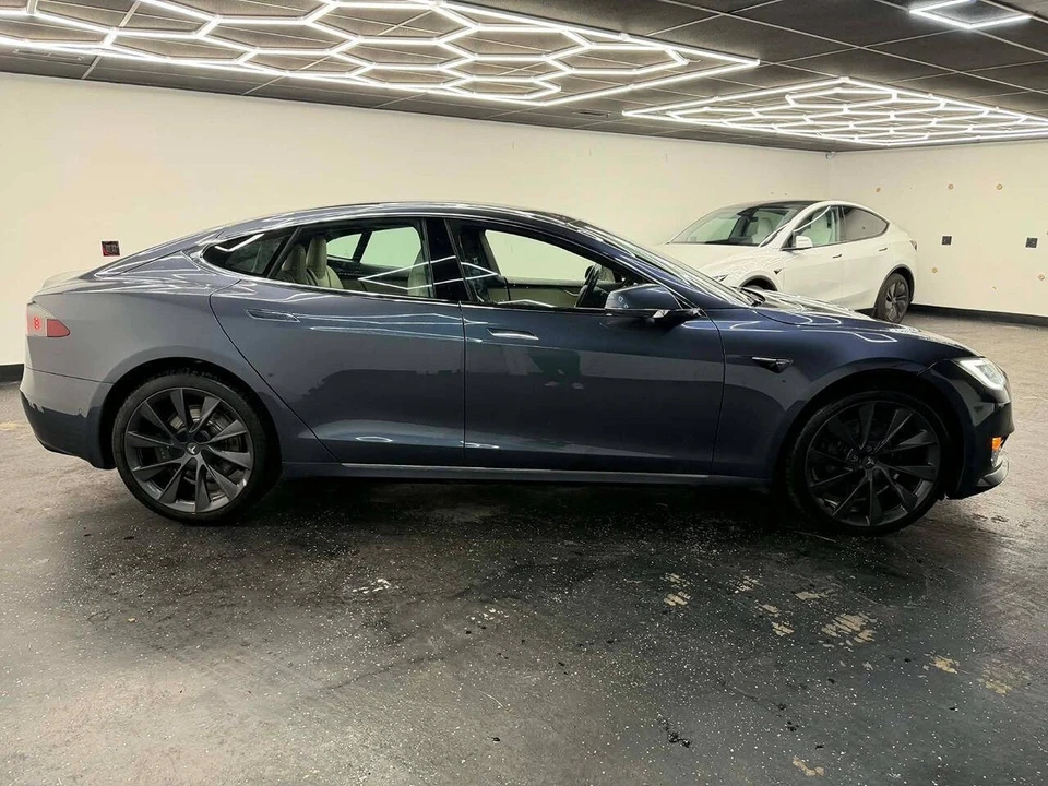 2020 Tesla Model S - Image 5 of 10