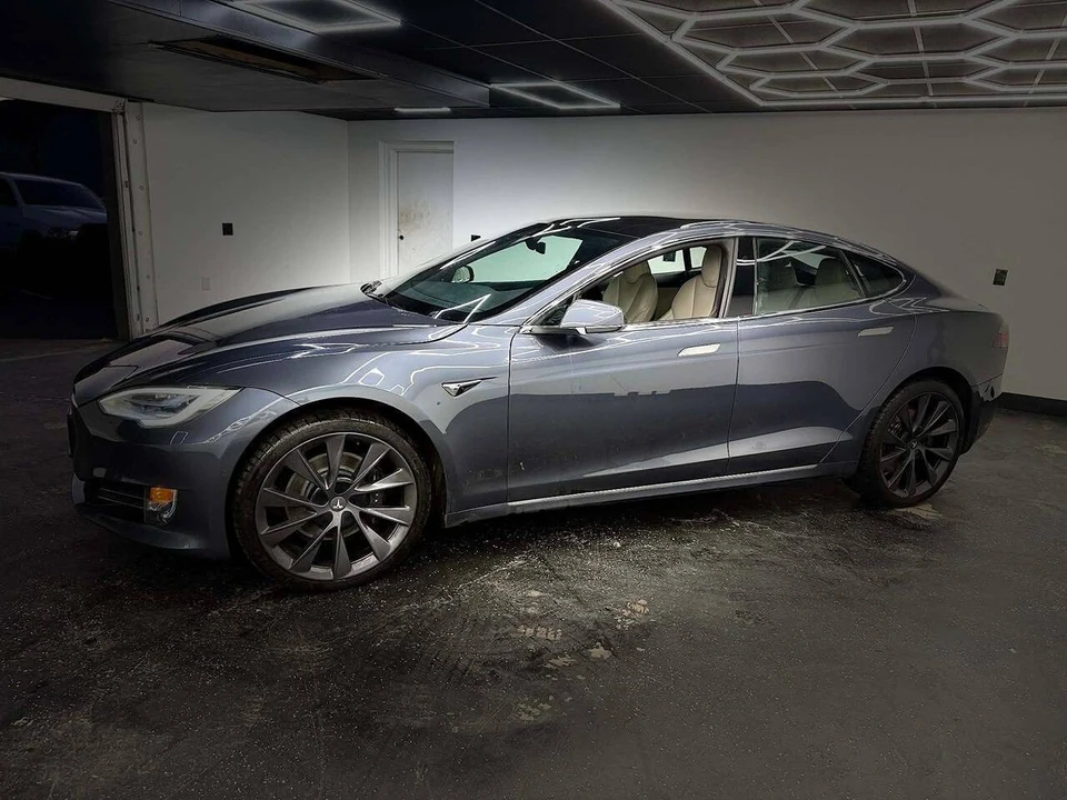 2020 Tesla Model S - Image 4 of 10