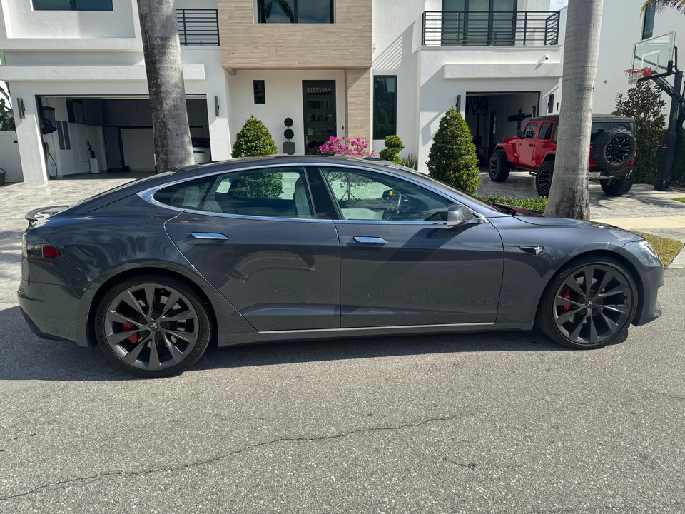 2020 Tesla Model S - Image 21 of 31