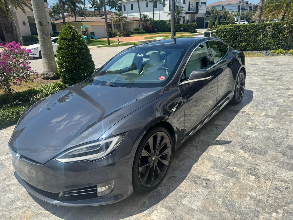 2020 Tesla Model S - Image 8 of 31