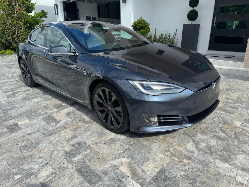 2020 Tesla Model S - Image 23 of 31