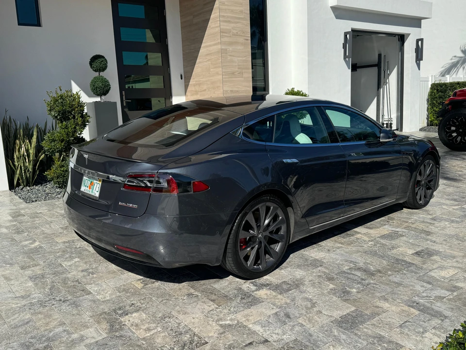 2020 Tesla Model S - Image 19 of 31