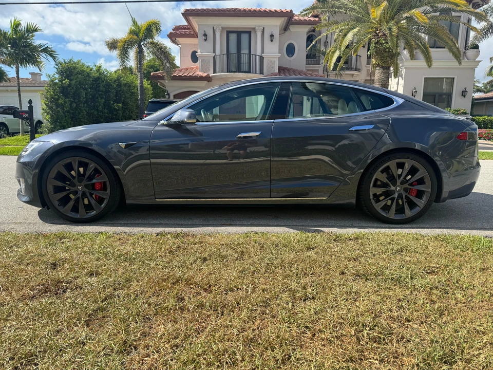 2020 Tesla Model S - Image 11 of 31