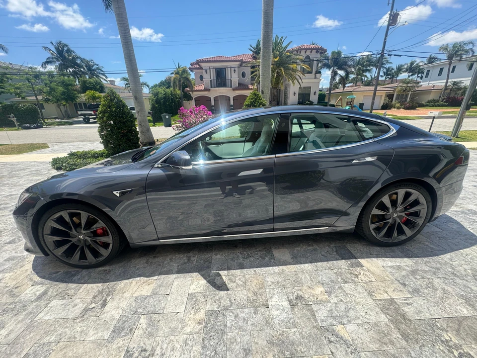 2020 Tesla Model S - Image 10 of 31