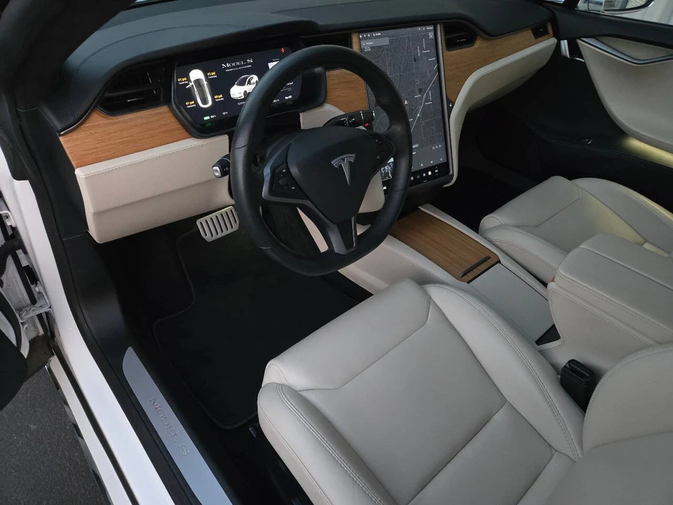 2020 Tesla Model S - Image 18 of 21
