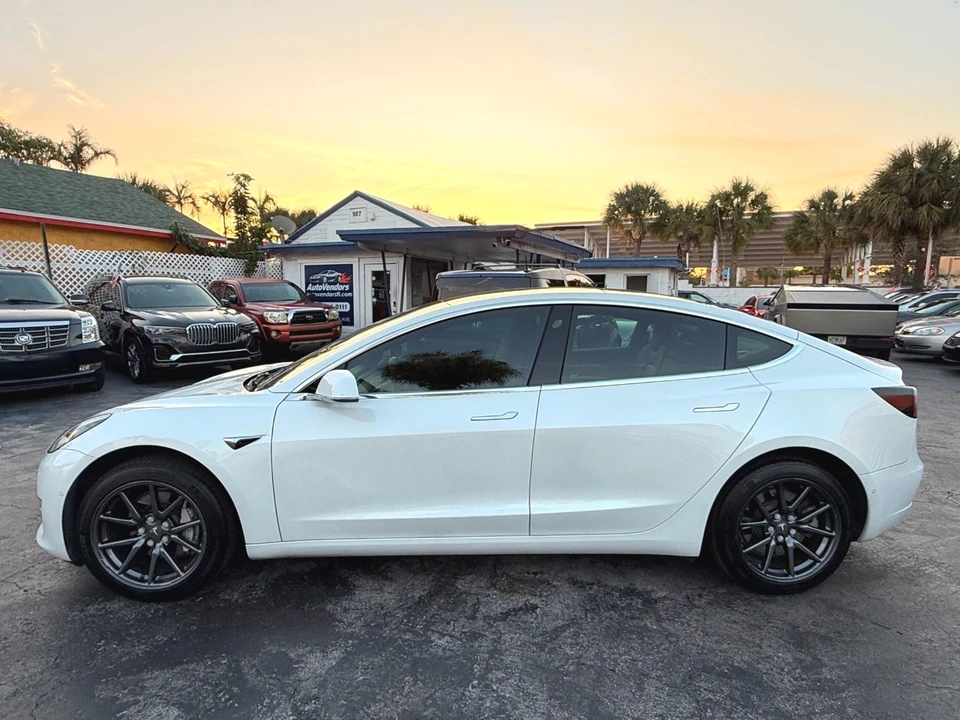 2020 Tesla Model S - Image 9 of 21