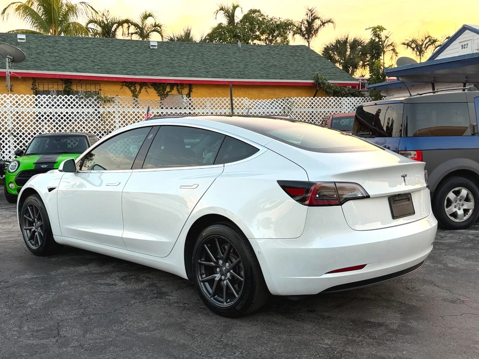 2020 Tesla Model S - Image 17 of 21