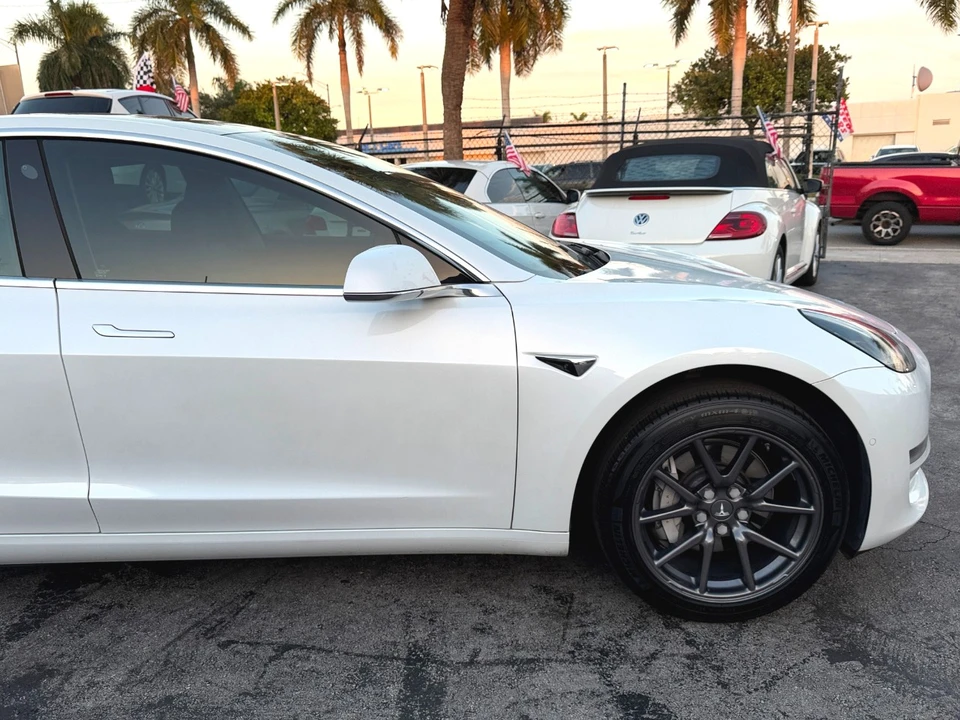 2020 Tesla Model S - Image 13 of 21