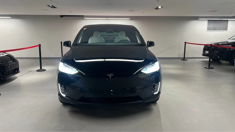 2020 Tesla Model X - Image 2 of 20
