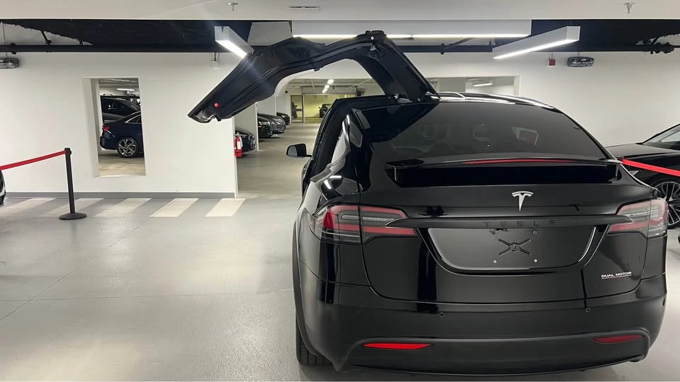 2020 Tesla Model X - Image 8 of 20